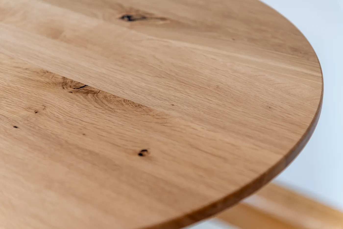 MIAM — Runder Stehtisch Round Bar aus massiver Eiche, Bild 2