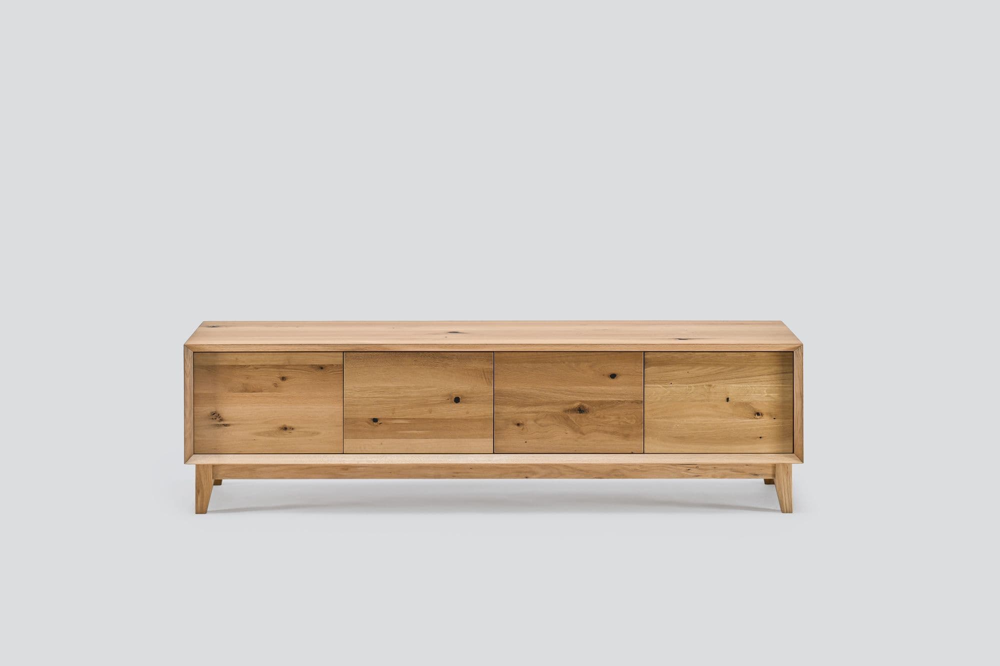 Montis, Sideboard aus massiver Eiche mit vier Türen