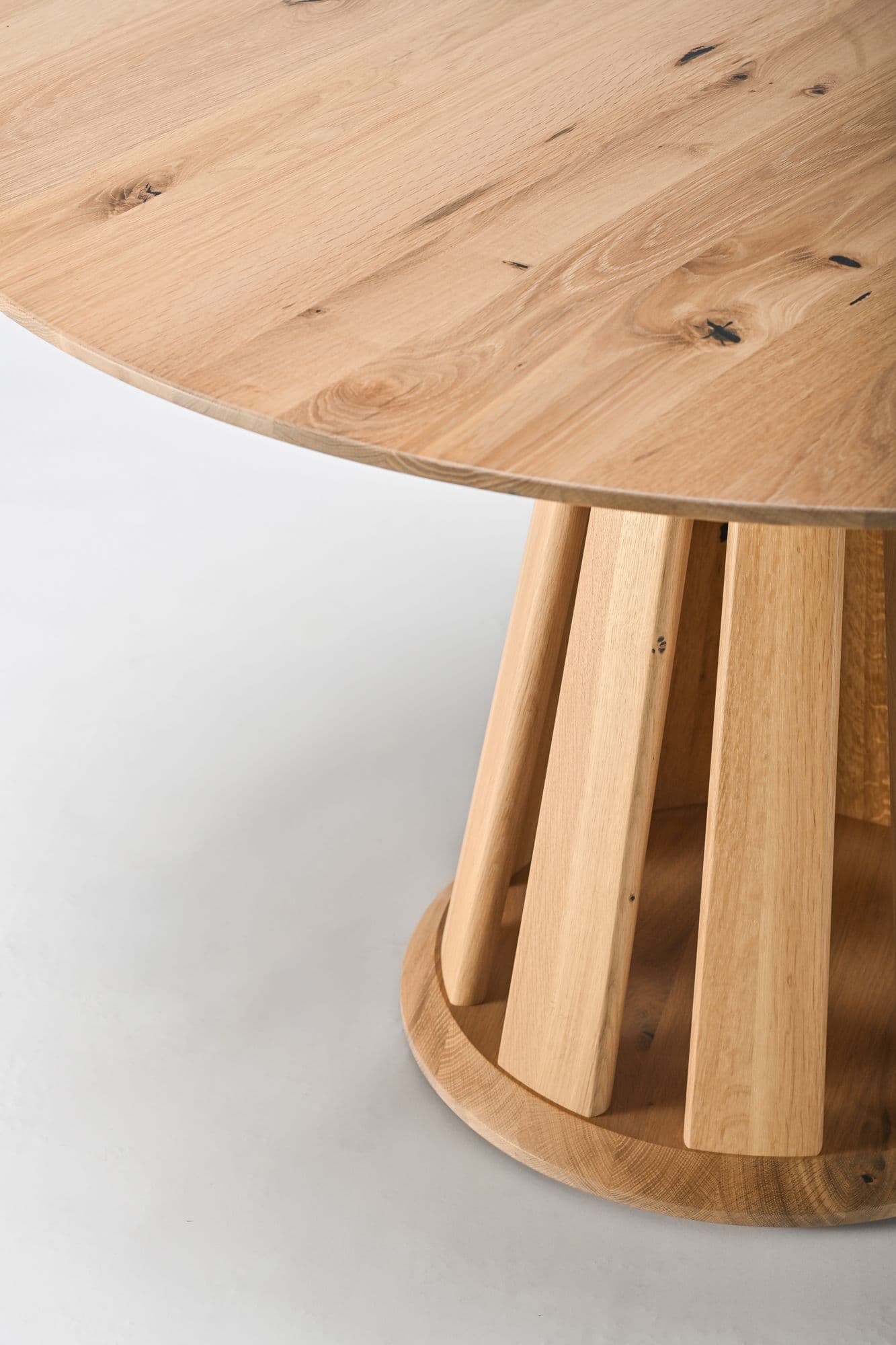MIAM — Orda round dining table in solid oak, image 2