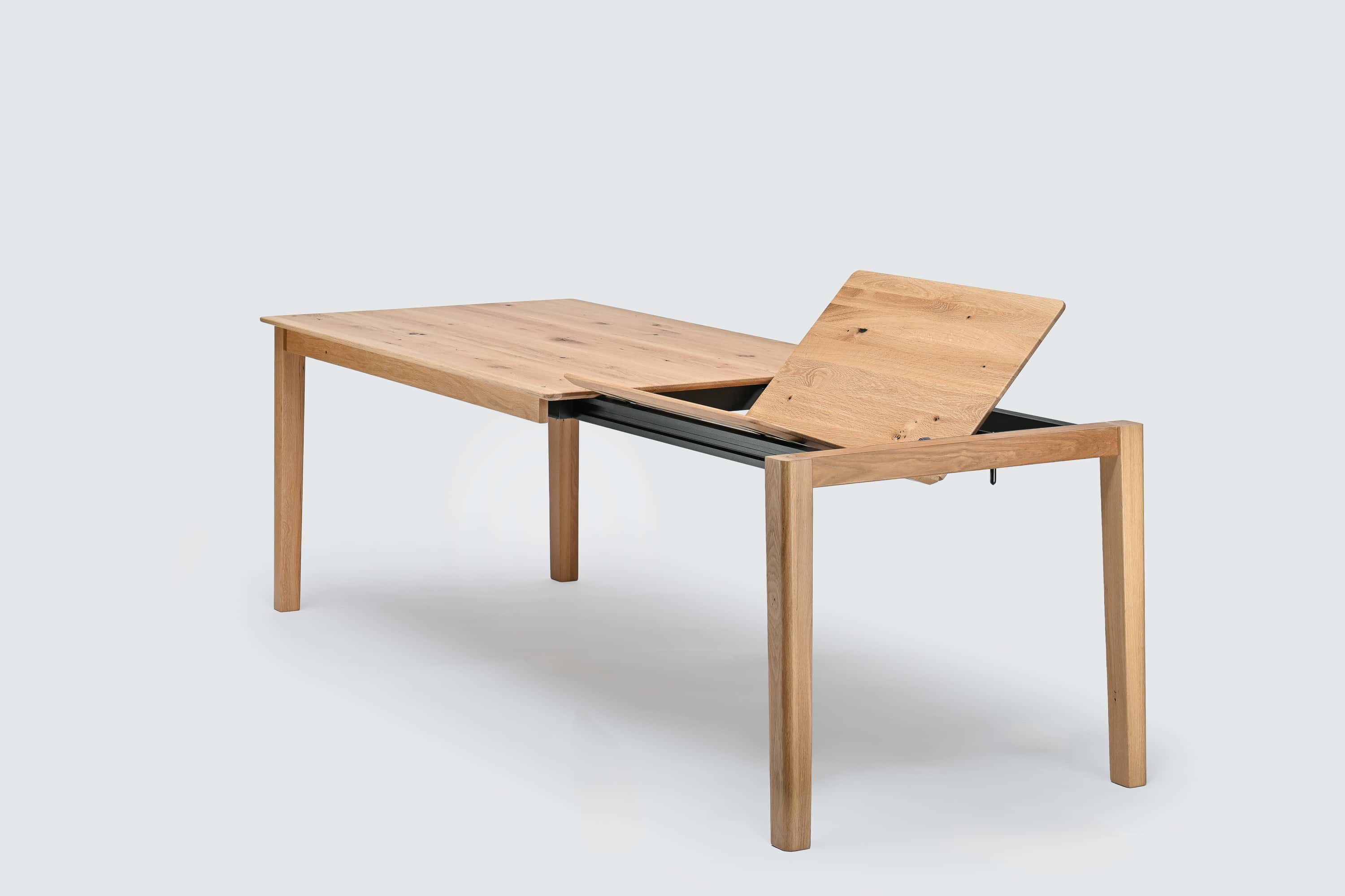 Extendable oak dining tables